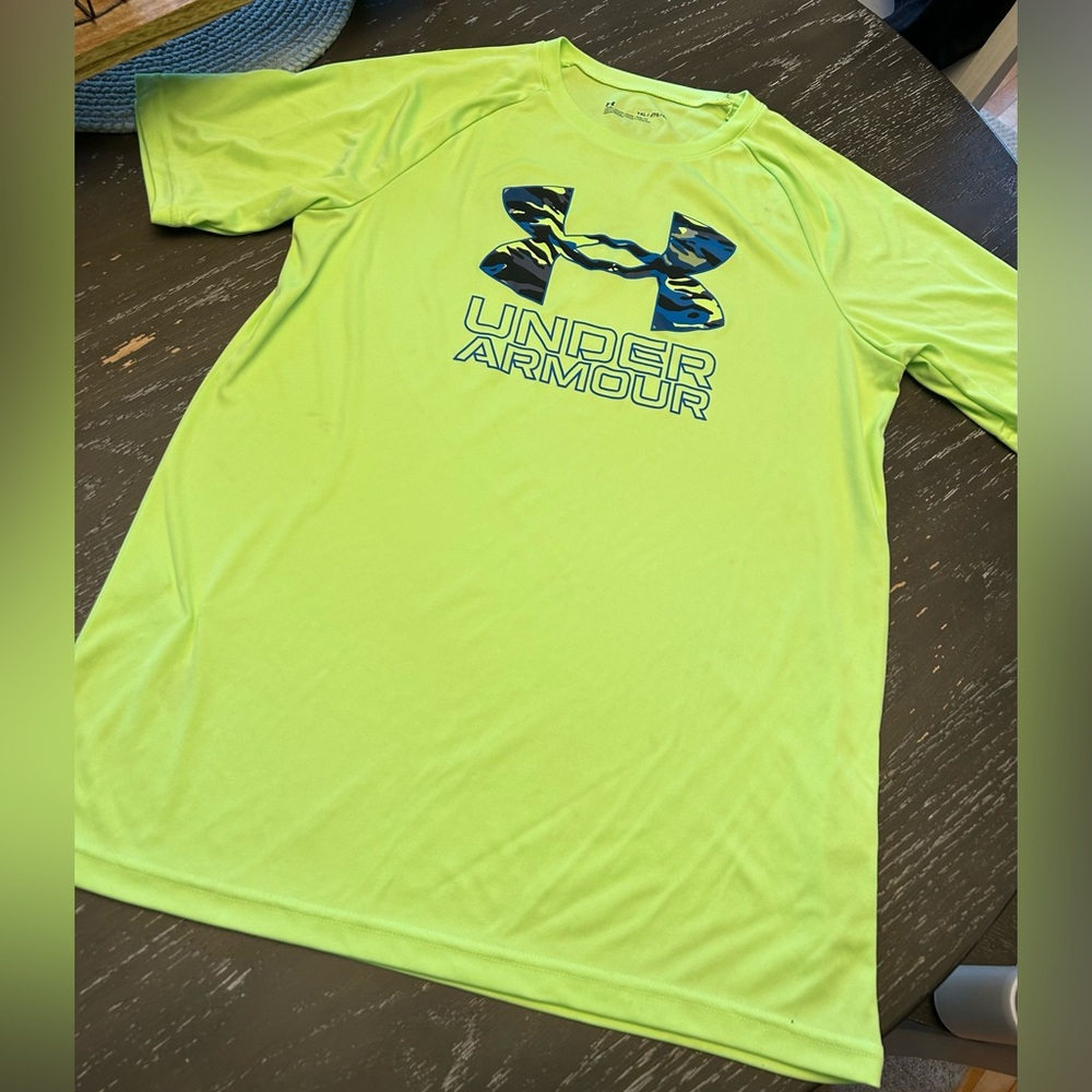 Youth X-Large Under Armor tshirt.